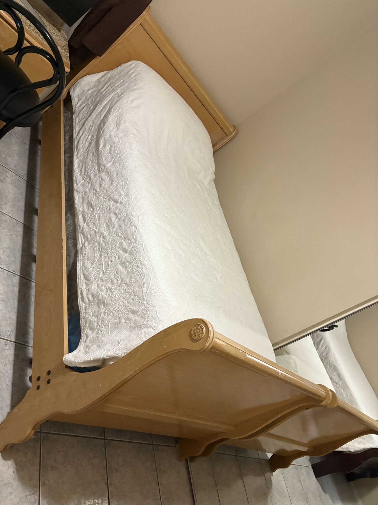 Twin Bed Room Set With Matters