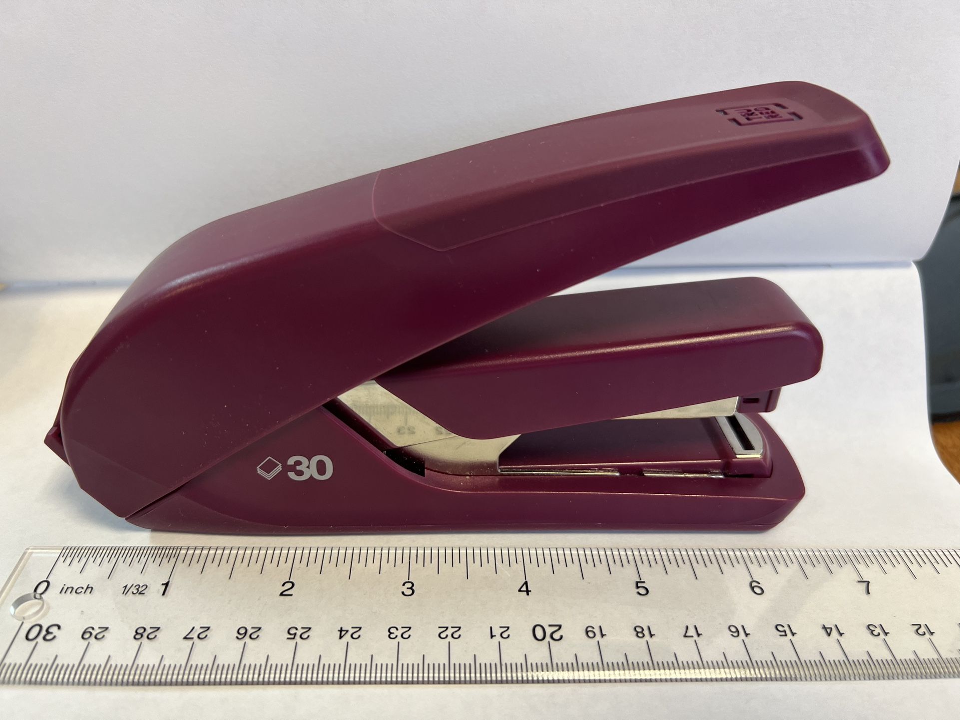 Staples TRU RED One-Touch DX-4 Desktop Stapler, 30-Sheet Capacity