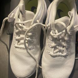 Woman’s Size 8 Nike Court Volleyball Shoes 