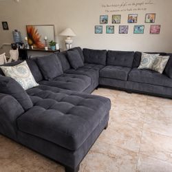 Large U-Shaped Sectional Sofa – Cindy Crawford Home (Rooms To Go)