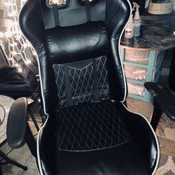 Game Chair (excellent Condition) 