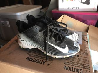 Kids baseball cleats size 2