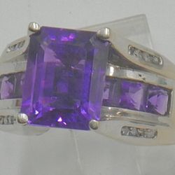 14kt white gold ring size 9.5; 6.8 grams w 16 diamonds 0.10pts of diamonds. 845441-2.