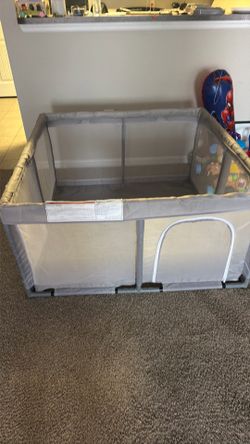 Baby play pen