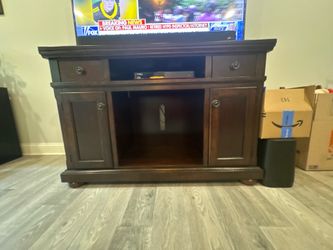 Entertainment center