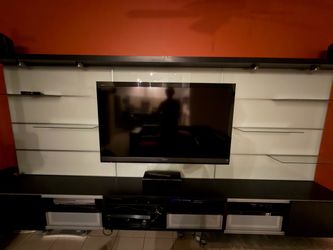 Wall entertainment unit