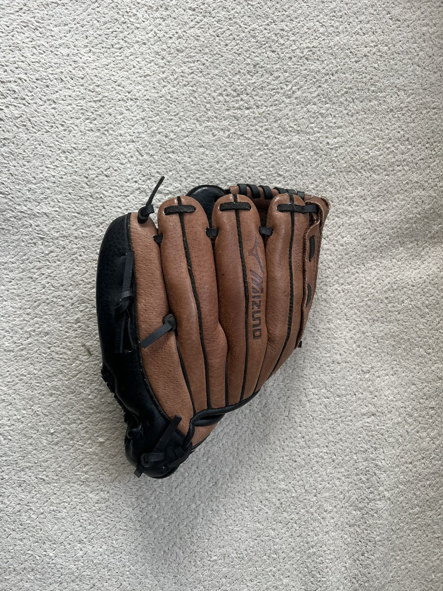Mizuno Youth Baseball Glove 10 Inches