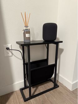 Black Hanging Bookstand