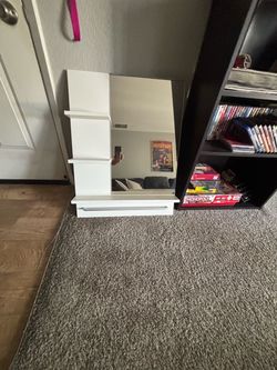 Vanity/cosmetics shelf