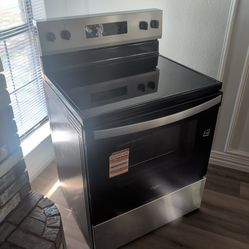 Brand new whirlpool 4 burner oven