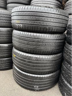 Tengo 4 llantas marca PIRELI SCORPION 275/50R22 instaladas y balanceadas  por $285