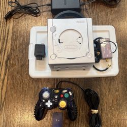 Nintendo GameCube Console W/ Controller/ Memory Card /Cables- Cosmetic Issue