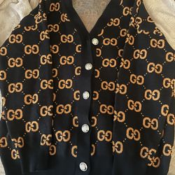 GUCCI Cardigan Sweater with Logos And Brown And White Bear On The Back Side 