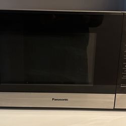 Panasonic 1.2 cu. ft. Countertop Microwave Oven in Black with Inverter Technology and Genius Sensor Cooking