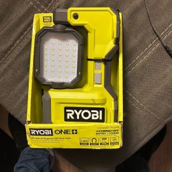 Ryobi 4V USB LITHIUM 500 LED Pivoting Flip Light Kit 3-mode with Battery(FVL52K)