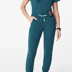 Catarina One-Pocket Scrub Top And Zamora Jogger Scrub Pant
