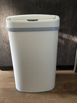 iTouchless 13 gallon touchless trash can