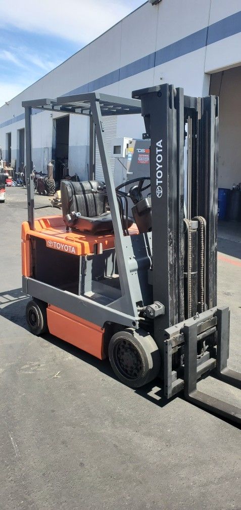 Toyota Electric Forklift 