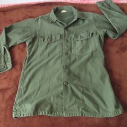 VTG  Green Cotton Sateen OG 107 Button Up Long Sleeve Shirt Men 15.5 x 31