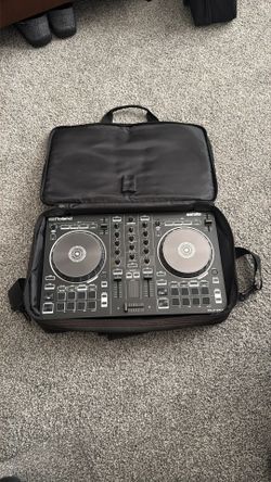DJ CONTROLLER W/ TRAVEL BAG - ROLAND 202