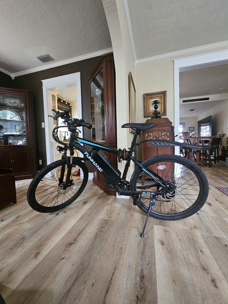 FUNHANG E-BIKE, BARELY USED