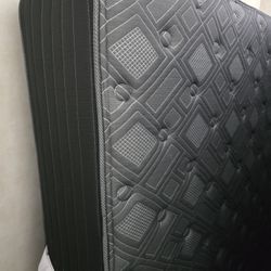 Royal Mattress furniture outlet ft.worth TX. FAIRLY NEW KING SIZE MATTRESS SET