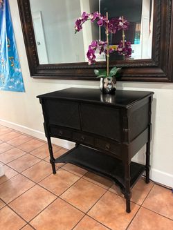 BEAUTIFUL CONSOLE TABLE 2 DOORS AND ONE DRAWER WICKER DESIGN