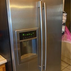 Refrigerator $100
