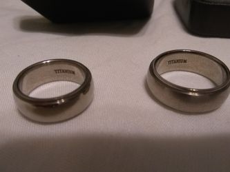 Titanium Wedding Band Set