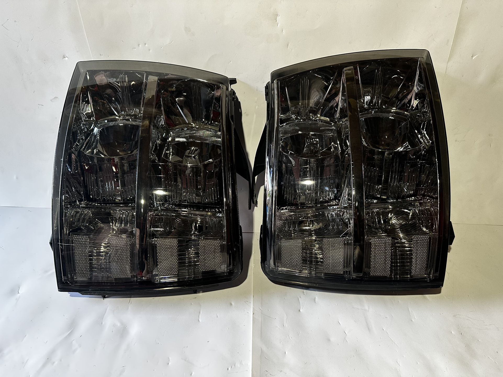 Chevy Silverado 1500/2500/3500 Headlight Year 2007-2014