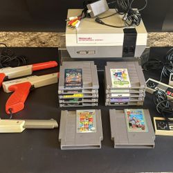 Nintendo NES Bundle+Games+Controllers+Zapper Guns