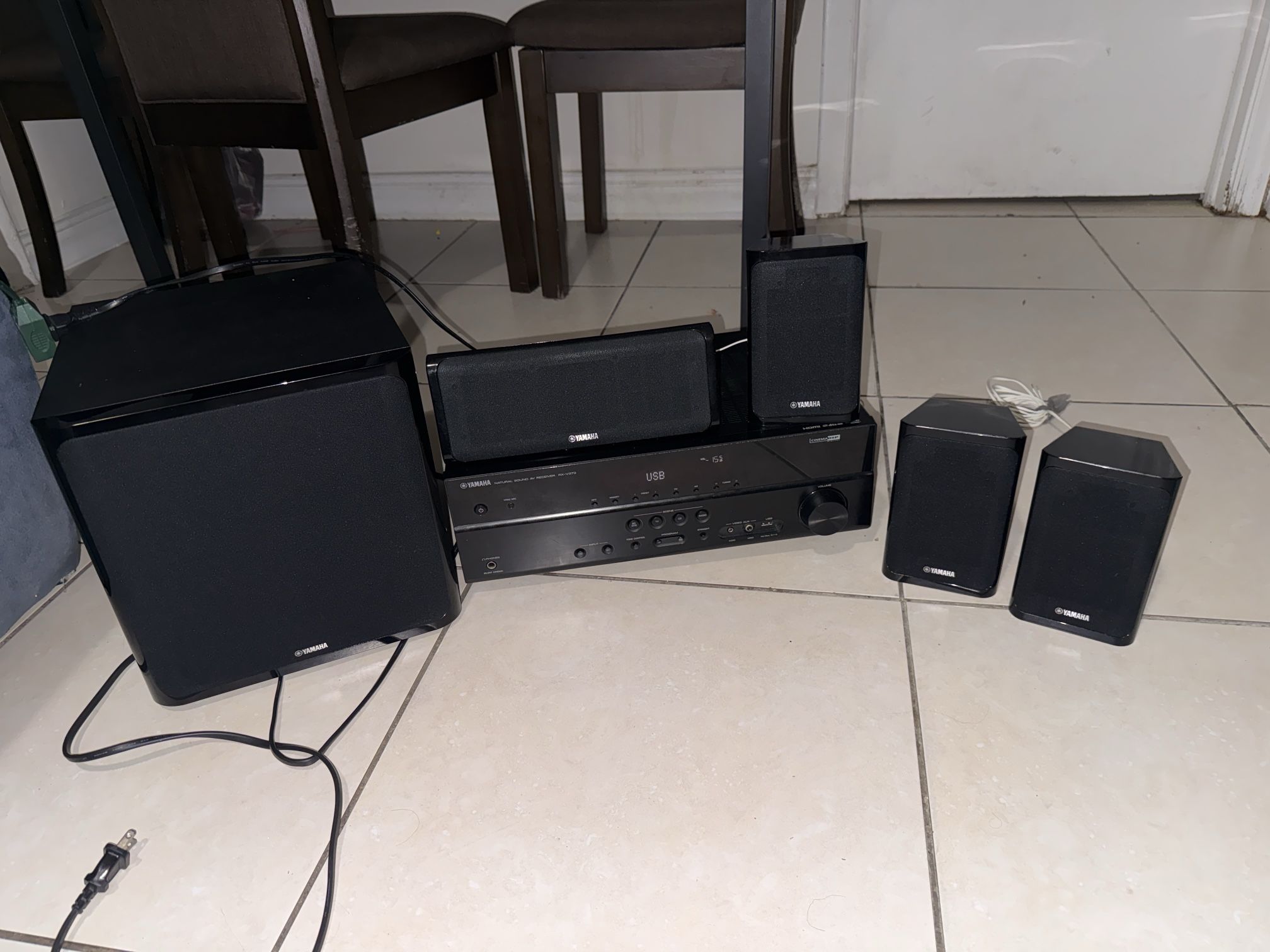 Potente Teatro En Casa Marca Yamaha N Completa Cuenta Con Toda Sus Accesorios