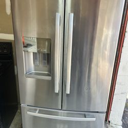 ⭐️NICE CLEAN WHIRLPOOL FRENCH DOOR REFRIGERATOR⭐️