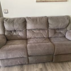 Comfortable Plush Reclining Sofa – Great Condition