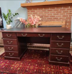 Executive computer desk  in excellent condition.