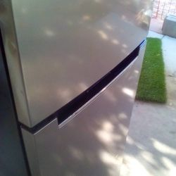 Magic Chef 7.5 Cu. Ft. Fridge/Freezer