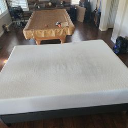 Zinus 12 Inch Green Tea Memory Foam Mattress, Queen, with bedframe.