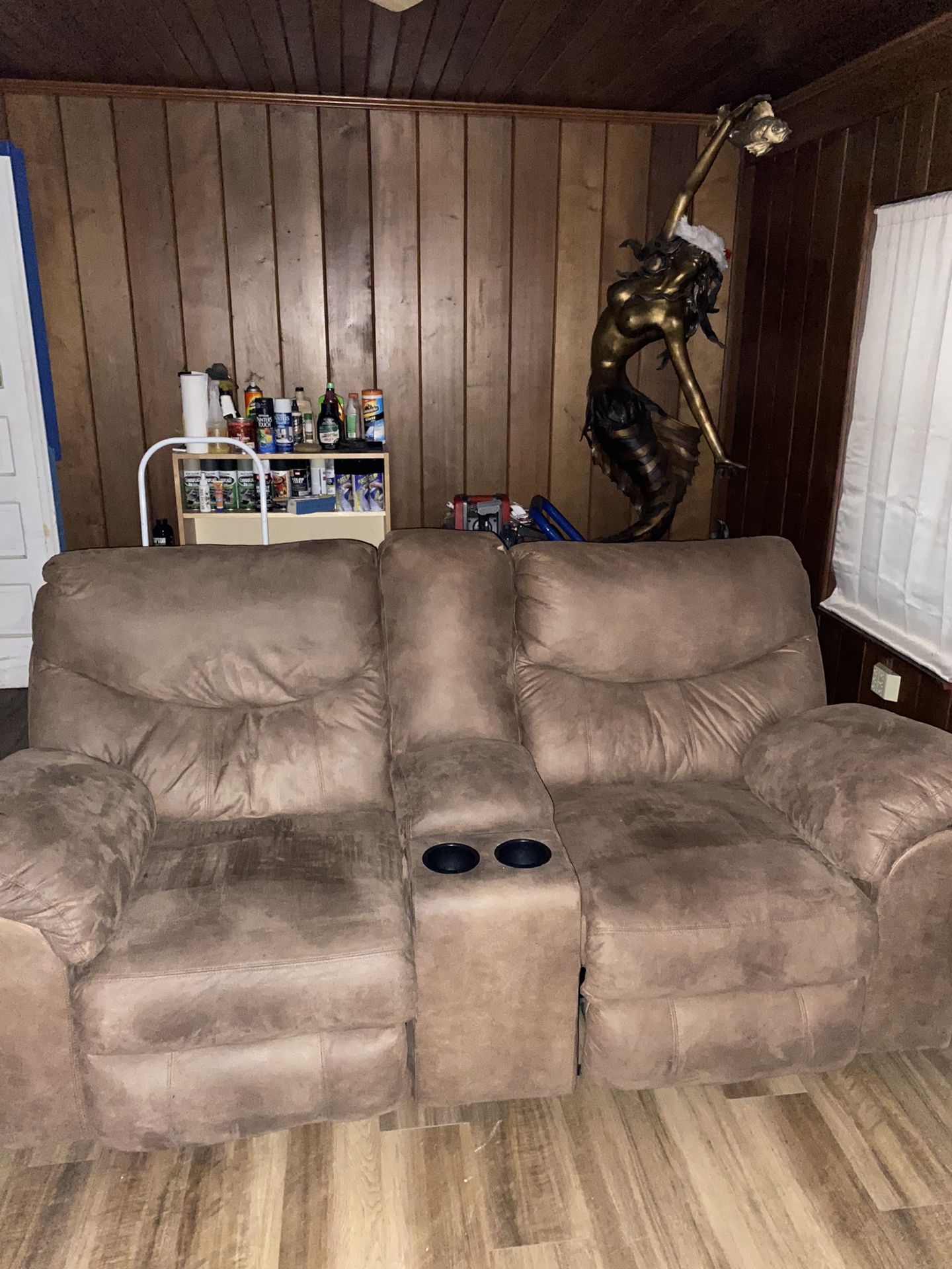 Duel Recliner w/center storage , cup holder