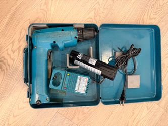 Makita Cordless Drill with Battery and Charger