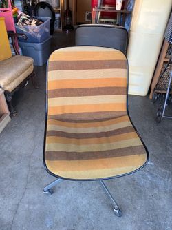 Vintage Mid-Century Swivel Chair on Casters
