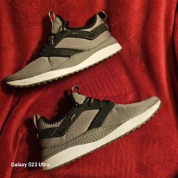 $20 FIRM   PUMA RUNNING SHOES