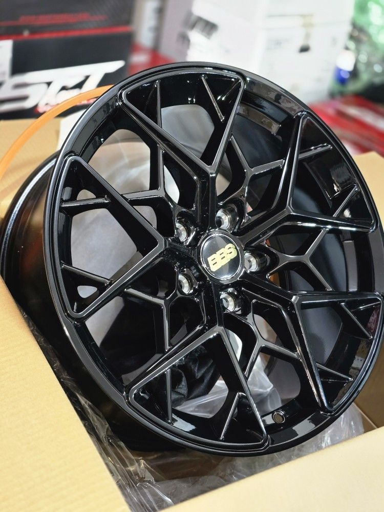 18x8.5 BRAND NEW SHIFT INJECTOR WHEELS/RIMS. 5X120