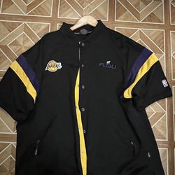 DS FUNKO POP! LAKERS LEBRON JAMES GOLD JERSEY FOOTLOCKER EXCLUSIVE for Sale  in Los Angeles, CA - OfferUp