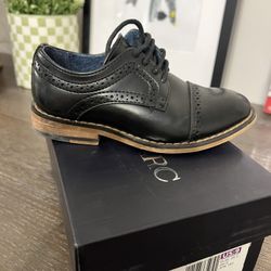 Kids Size 9 Dress Shoe 
