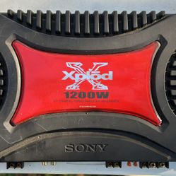 3 Car Stereo Amps With 1 Brand New Amp Kit And Brand New Rear view Camera 