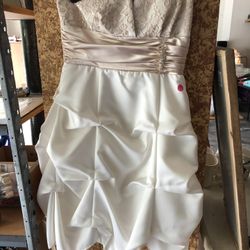 Gorgeous Cream Colored Party Wedding Cocktail Dress. Worn Once & Dry Cleaned Size 3/4