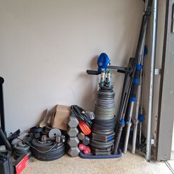 605 lbs of Olympic plates and 2x7ft Olympic bars