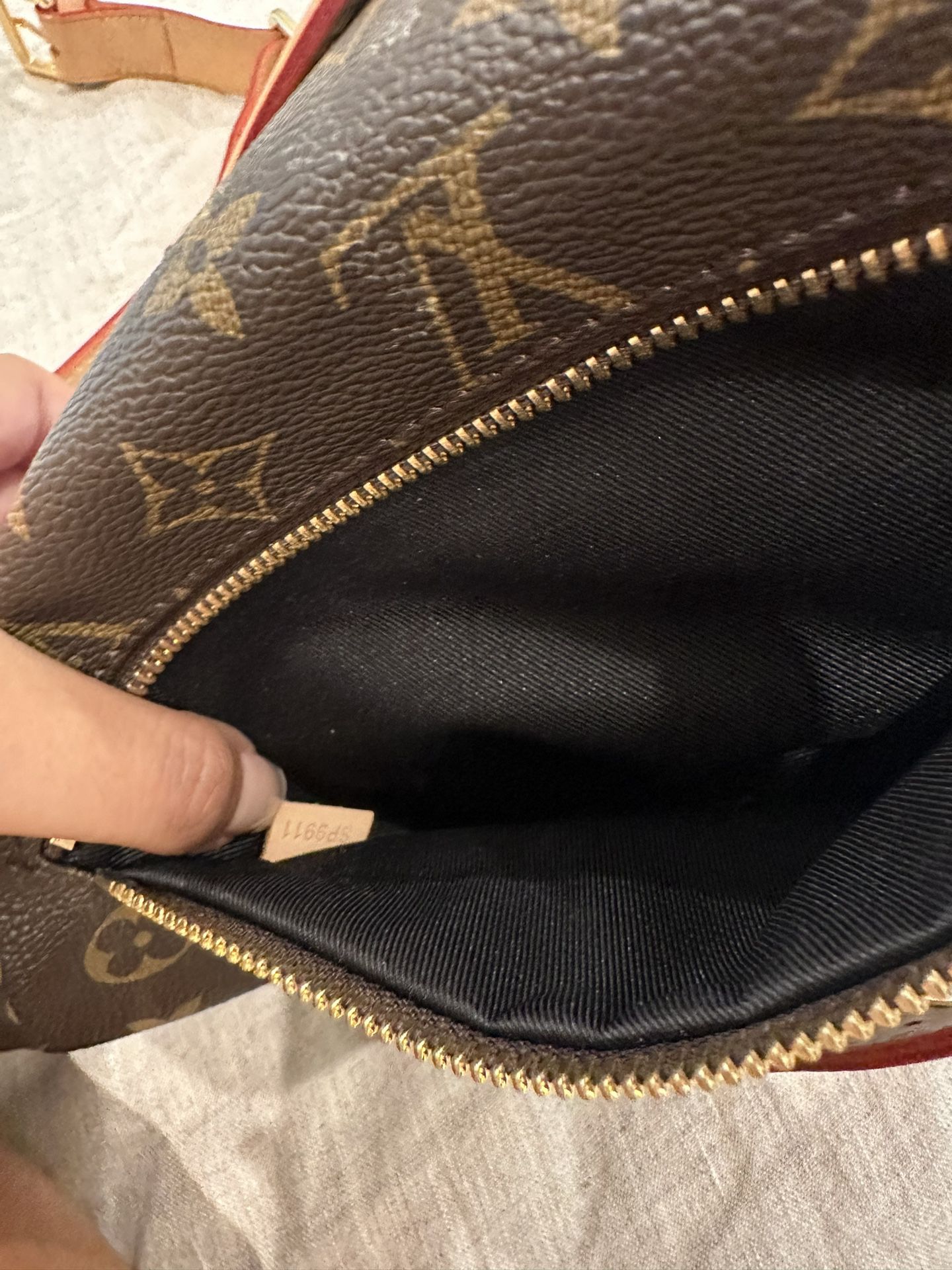 LV Monogram Fannypack Bumbag for Sale in Los Angeles, CA - OfferUp
