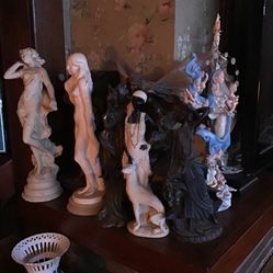 Statues And Collectibles 