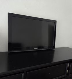 Samsung 32” LCD TV – No Remote or Stand